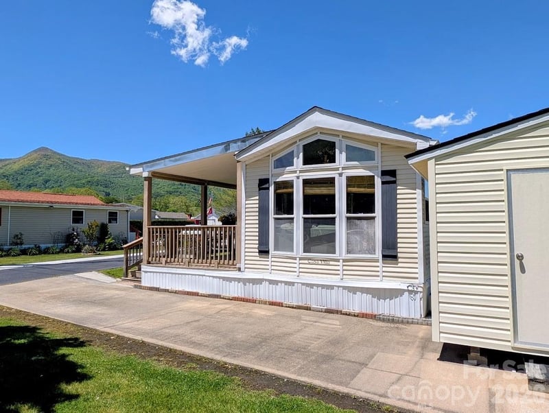 29 Polka Ln, Waynesville, NC 28785