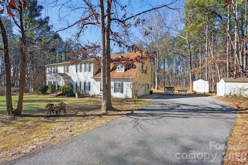 1146 Landrum Rd, Columbus, NC 28722