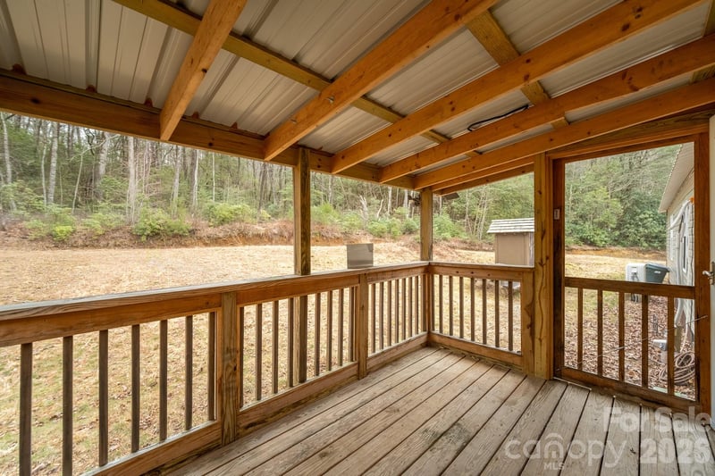 310 Sassafras Gap Ln, Brevard, NC 28712