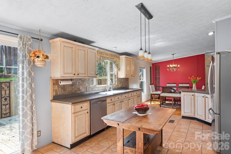 18 Henry White Ln #5, Leicester, NC 28748