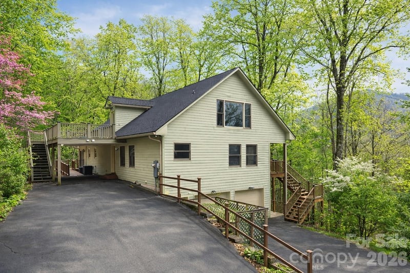 31 Timber Park Dr, Black Mountain, NC 28711