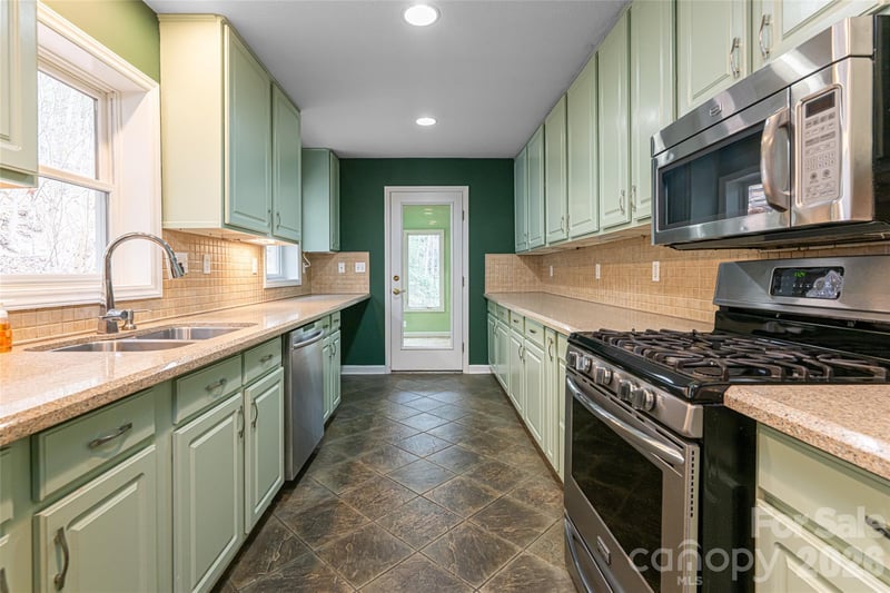 31 Timber Park Dr, Black Mountain, NC 28711