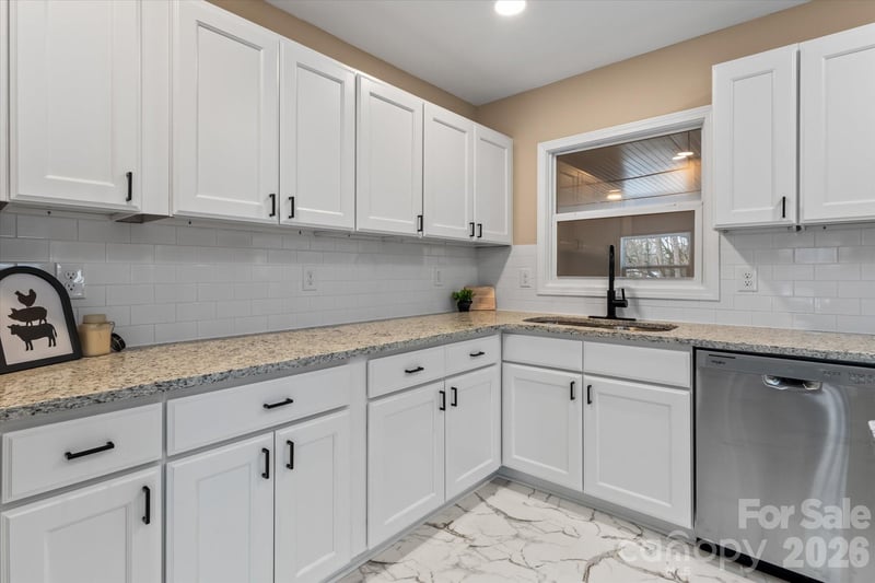 1090 Shalimar Dr, Winston Salem, NC 27107
