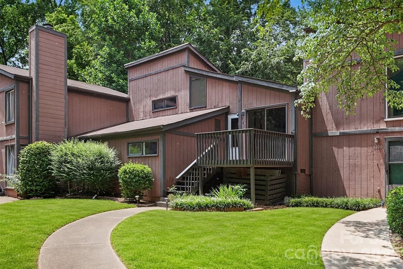 6102 Honeysuckle Ln, Charlotte, NC 28212