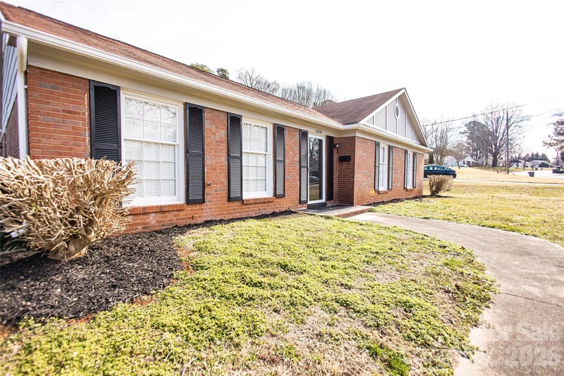 2220 Gaines Ave, Gastonia, NC 28054