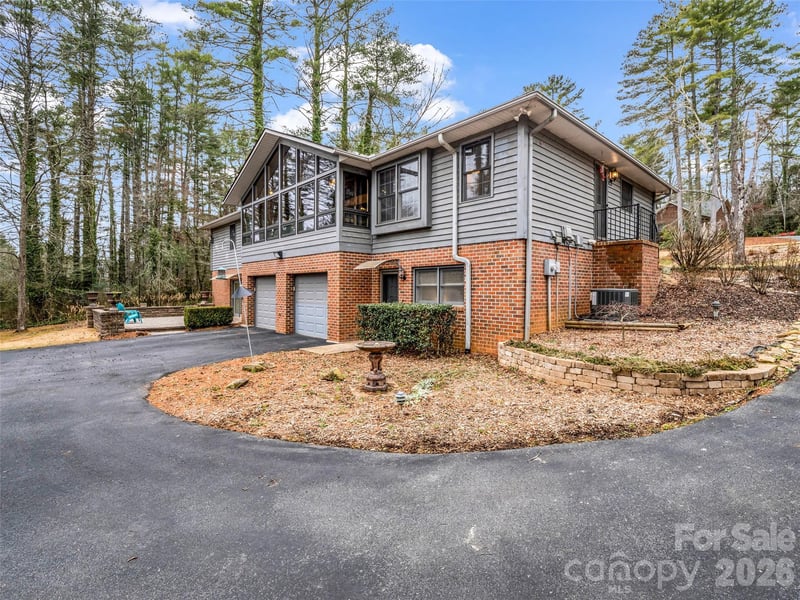 114 Kenwood Dr, Hendersonville, NC 28739