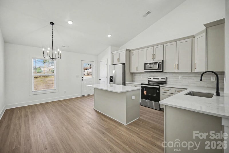 2025 Picnic Dr, Newton, NC 28658
