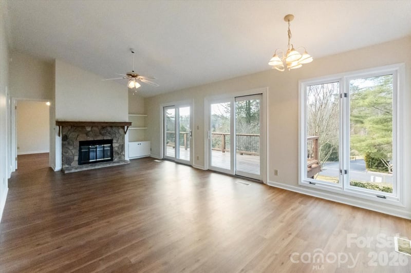 38 Eagle Rn, Brevard, NC 28712
