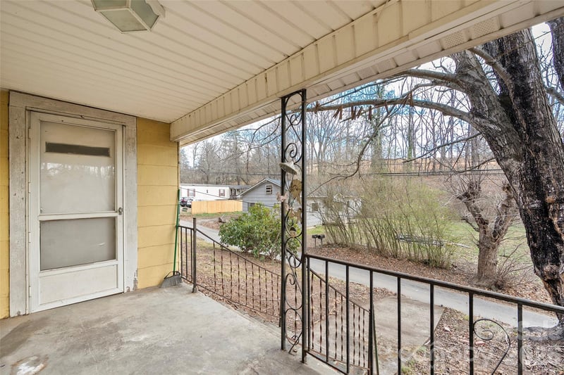 75 Travis St, Clyde, NC 28721