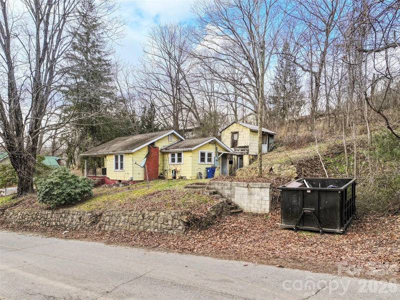 75 Travis St, Clyde, NC 28721
