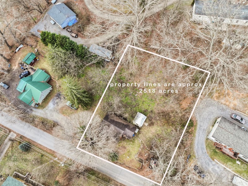 75 Travis St, Clyde, NC 28721