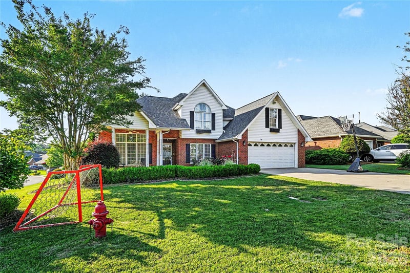 2305 Pinefield Ct, Gastonia, NC 28056