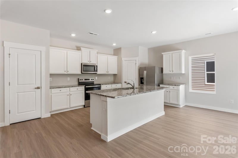 3423 Robindale Dr, Winston Salem, NC 27107