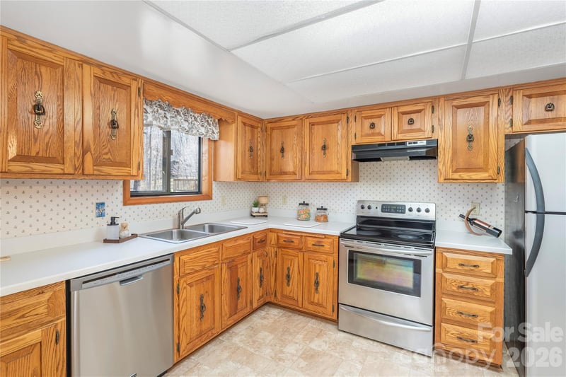 33 Ash Dr, Maggie Valley, NC 28751