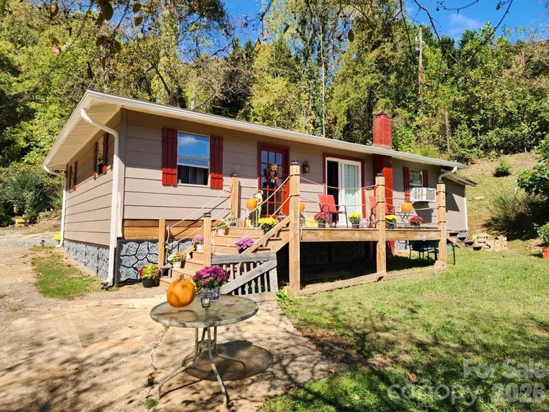41 Gunches Dirt Rd, Candler, NC 28715