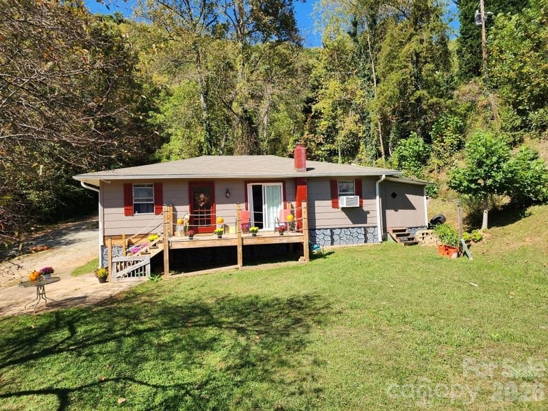 41 Gunches Dirt Rd, Candler, NC 28715