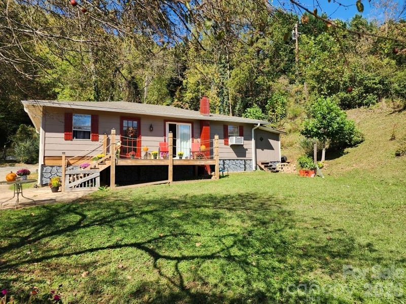 41 Gunches Dirt Rd, Candler, NC 28715