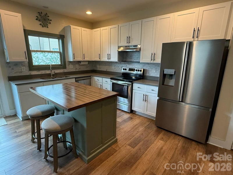 526 Cardwell Ln, Fletcher, NC 28732