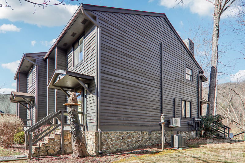 129 Riverside Villa Dr, Maggie Valley, NC 28751