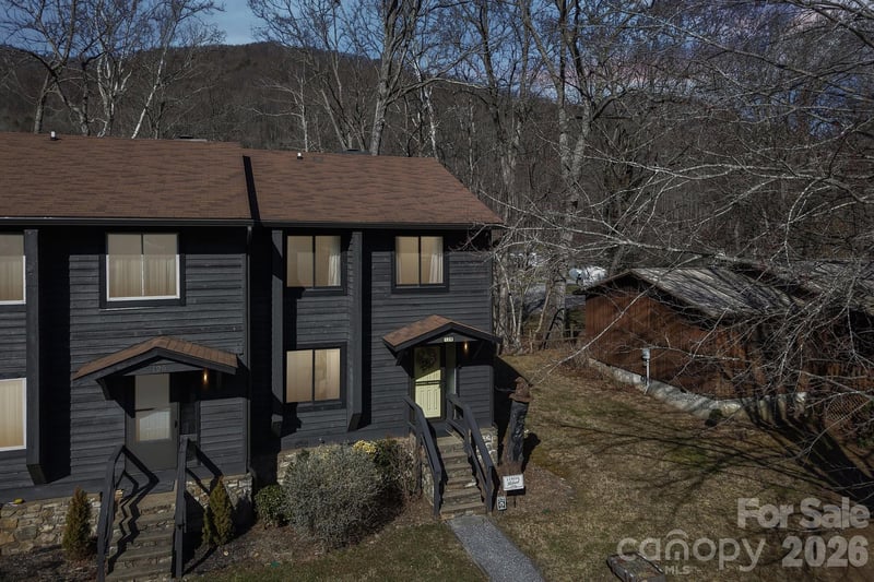 129 Riverside Villa Dr, Maggie Valley, NC 28751