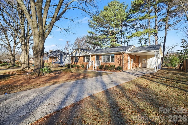 1733 Pondella Dr, Charlotte, NC 28213