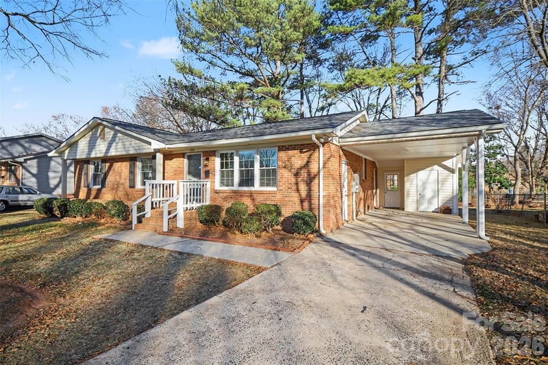 1733 Pondella Dr, Charlotte, NC 28213
