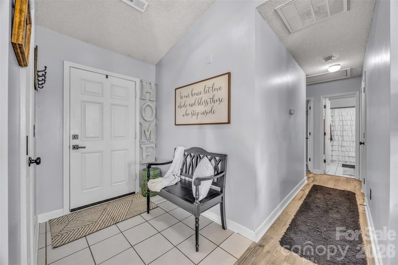 1959 8th St, Hickory, NC 28602