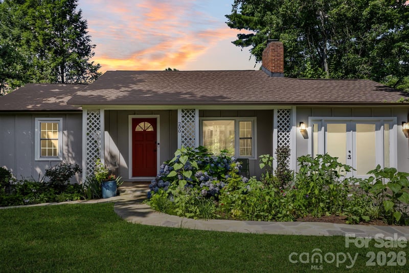 200 Aurora Dr, Asheville, NC 28805