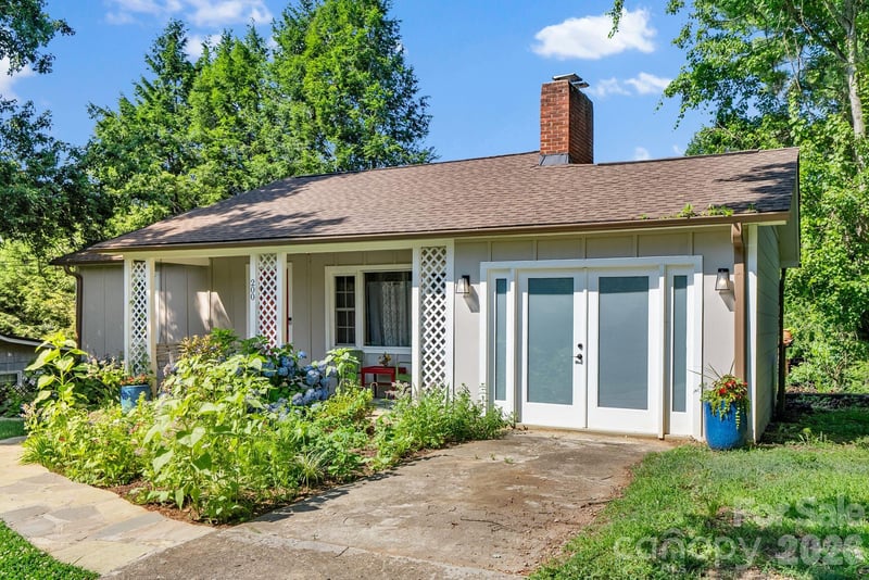 200 Aurora Dr, Asheville, NC 28805