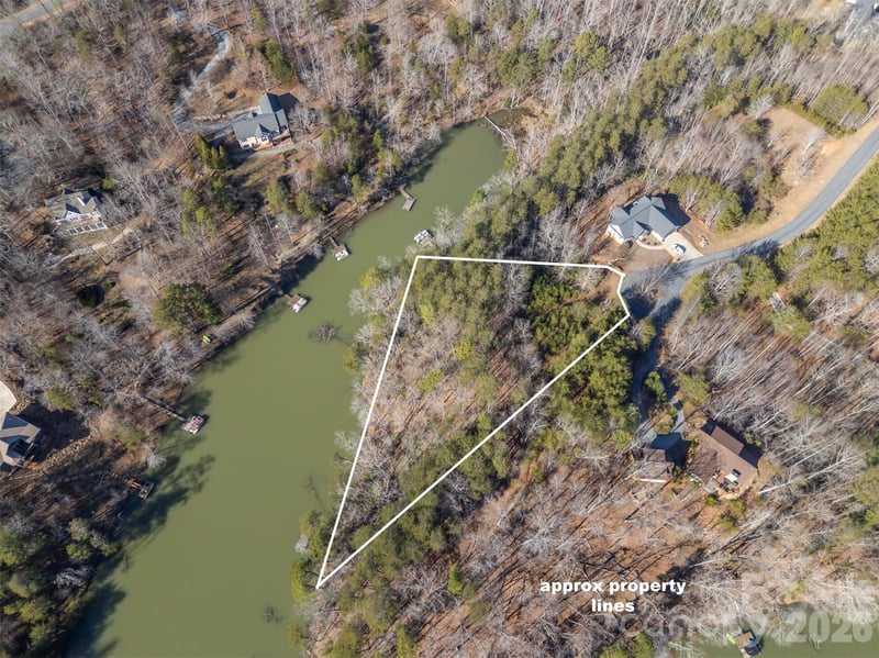 000 Indian Summer Ln #4, Mill Spring, NC 28756