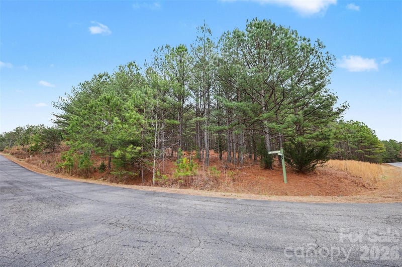 140 Riverview Dr, Mooresboro, NC 28114