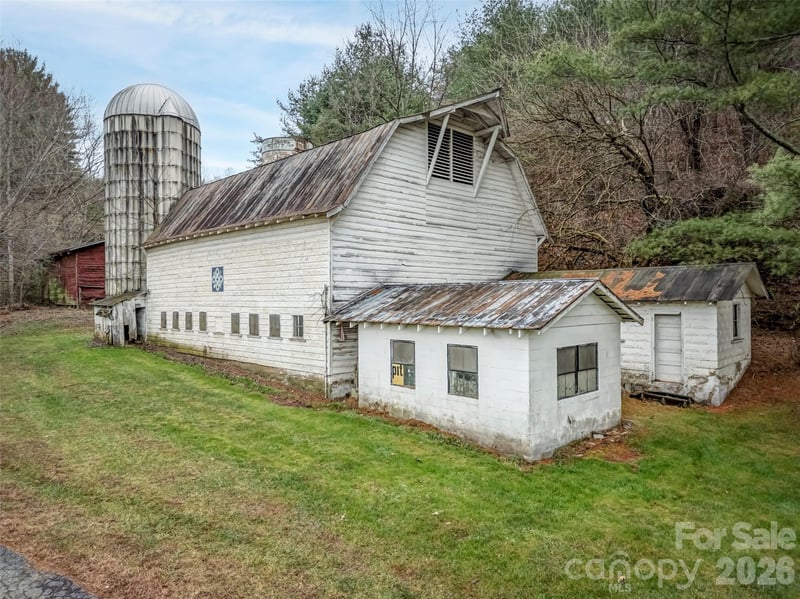 896 Newfound Rd, Leicester, NC 28748