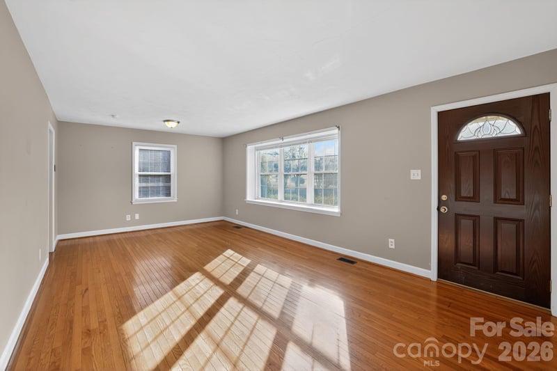 212 Pine Lake Dr, Spartanburg, SC 29301