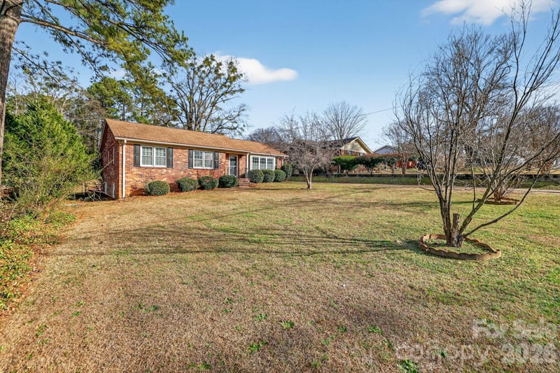 212 Pine Lake Dr, Spartanburg, SC 29301