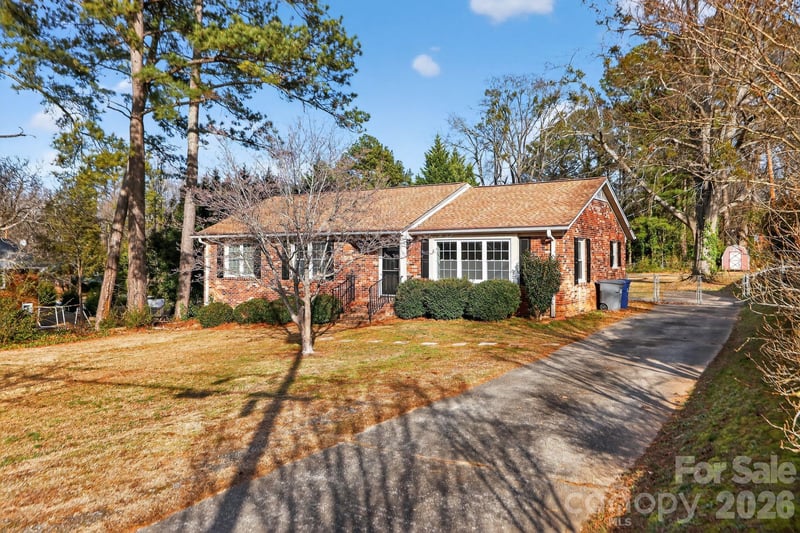 212 Pine Lake Dr, Spartanburg, SC 29301
