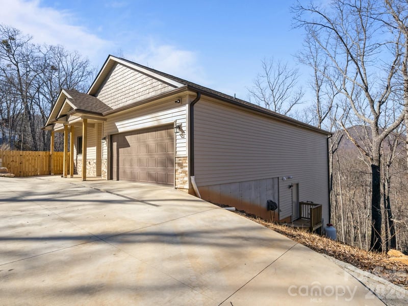 225 Aurora Ln, Tryon, NC 28782