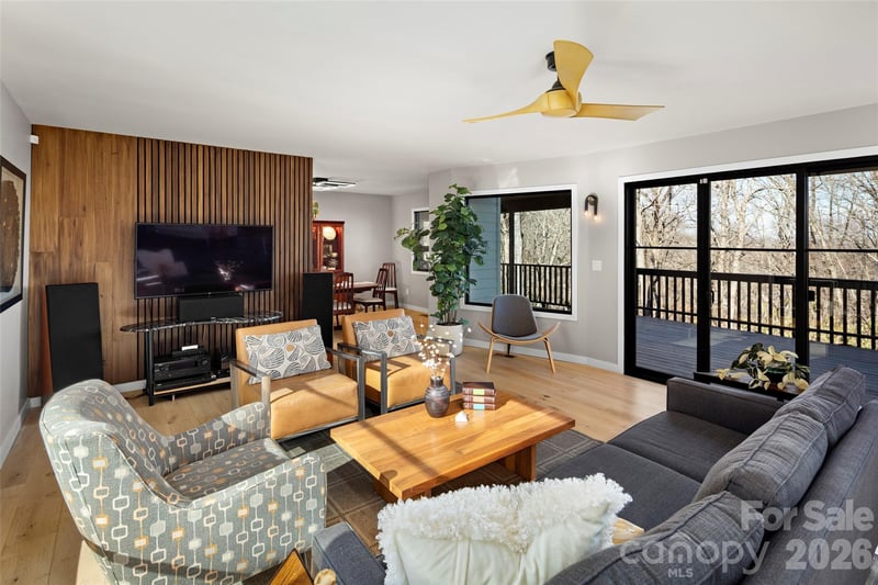 1202 Davis Mountain Rd, Hendersonville, NC 28739