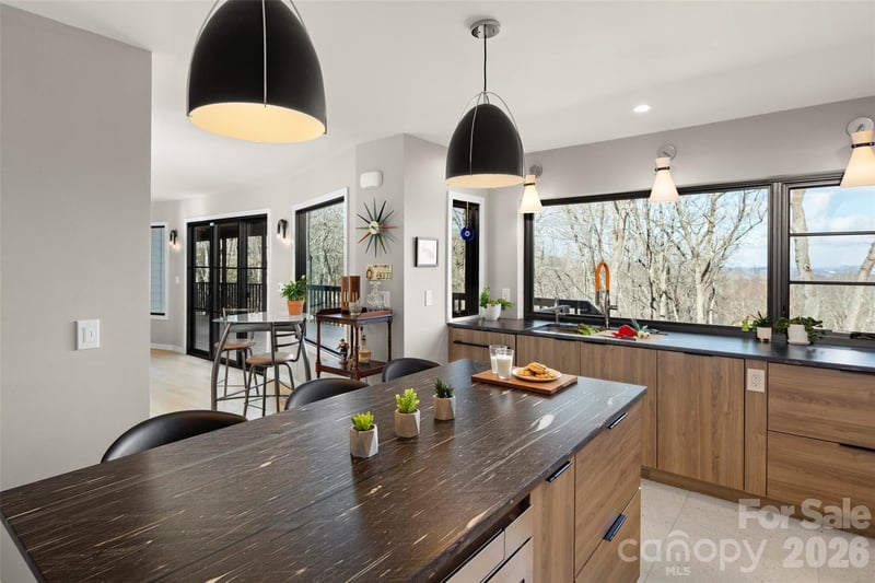 1202 Davis Mountain Rd, Hendersonville, NC 28739