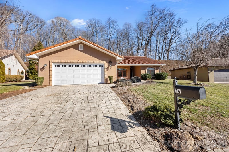 26 Ocaso Dr, Asheville, NC 28806