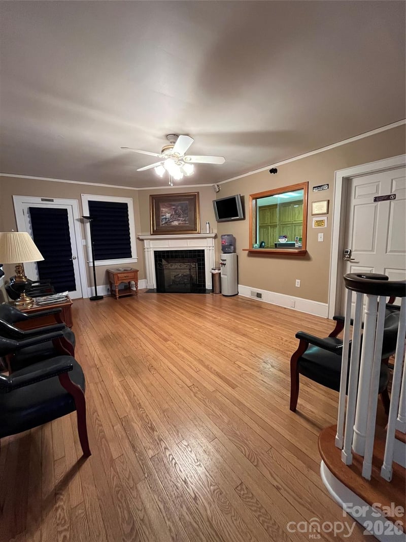 420 Harper Ave, Lenoir, NC 28645