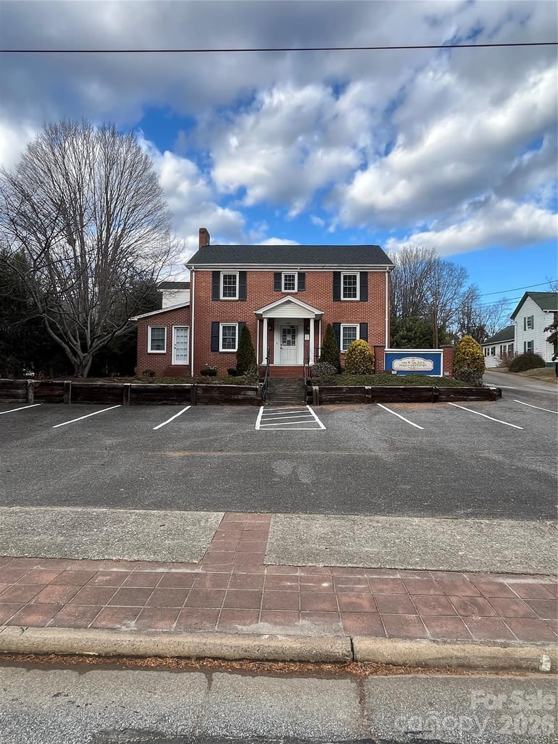 420 Harper Ave, Lenoir, NC 28645