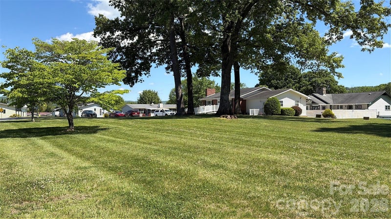 261 White Ash Cir, Hendersonville, NC 28739