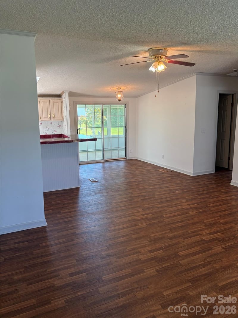 261 White Ash Cir, Hendersonville, NC 28739