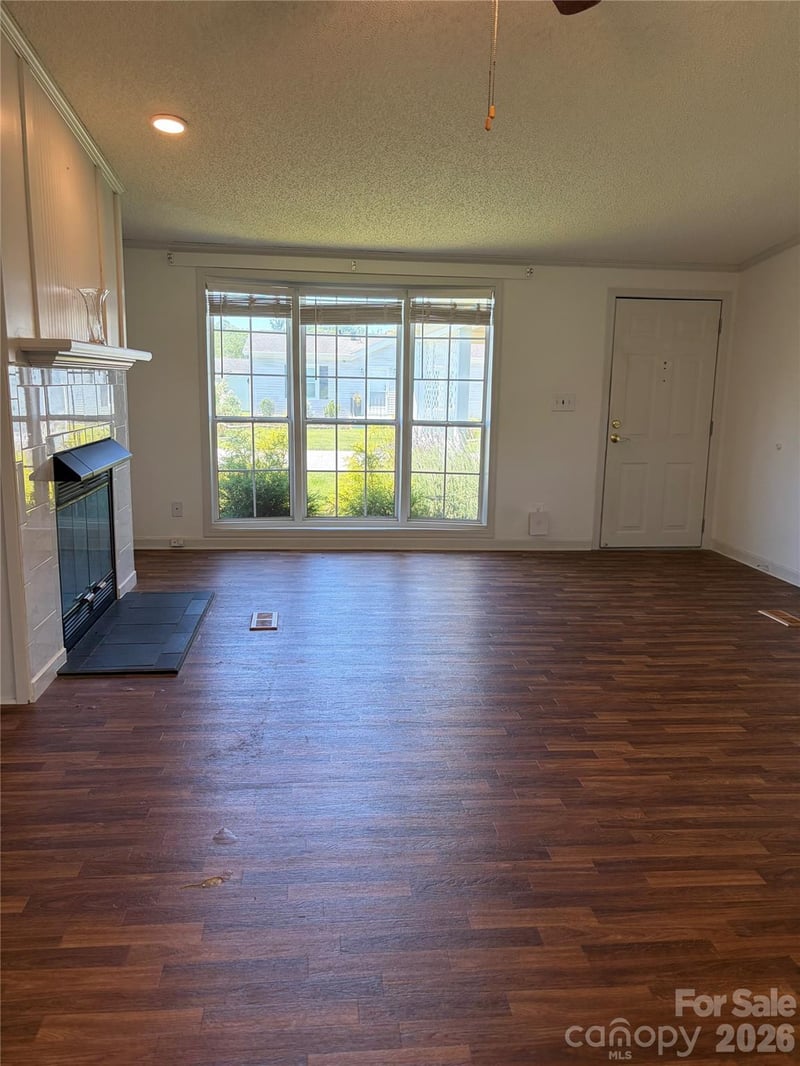 261 White Ash Cir, Hendersonville, NC 28739