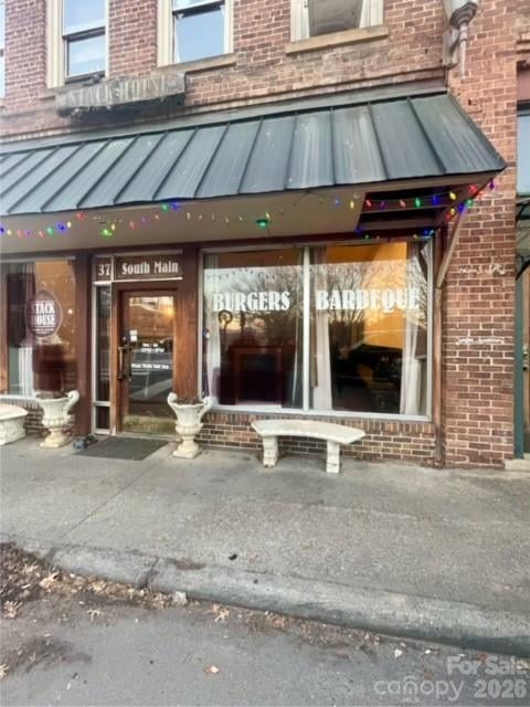 37 Main St, Mars Hill, NC 28754