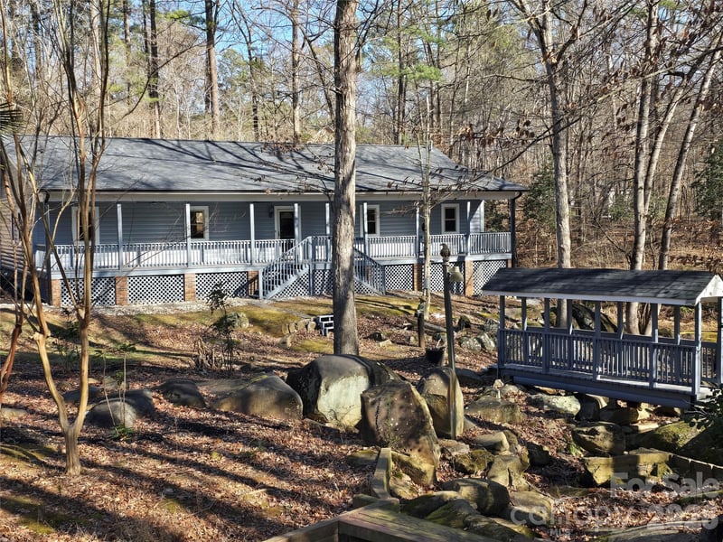 6802 Lowesville Ln, Stanley, NC 28164