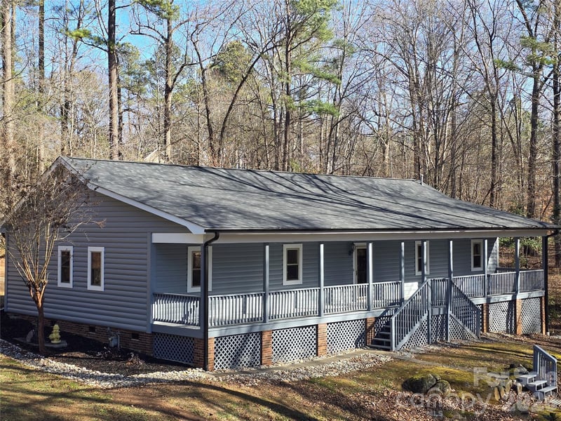 6802 Lowesville Ln, Stanley, NC 28164