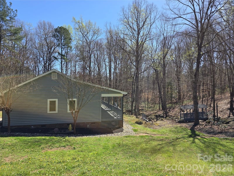 6802 Lowesville Ln, Stanley, NC 28164