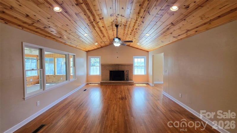 1627 Greenville Hw, Hendersonville, NC 28792