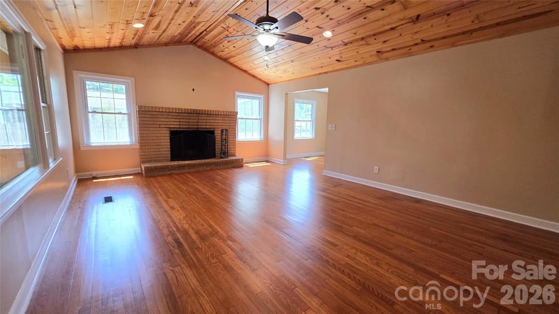 1627 Greenville Hw, Hendersonville, NC 28792